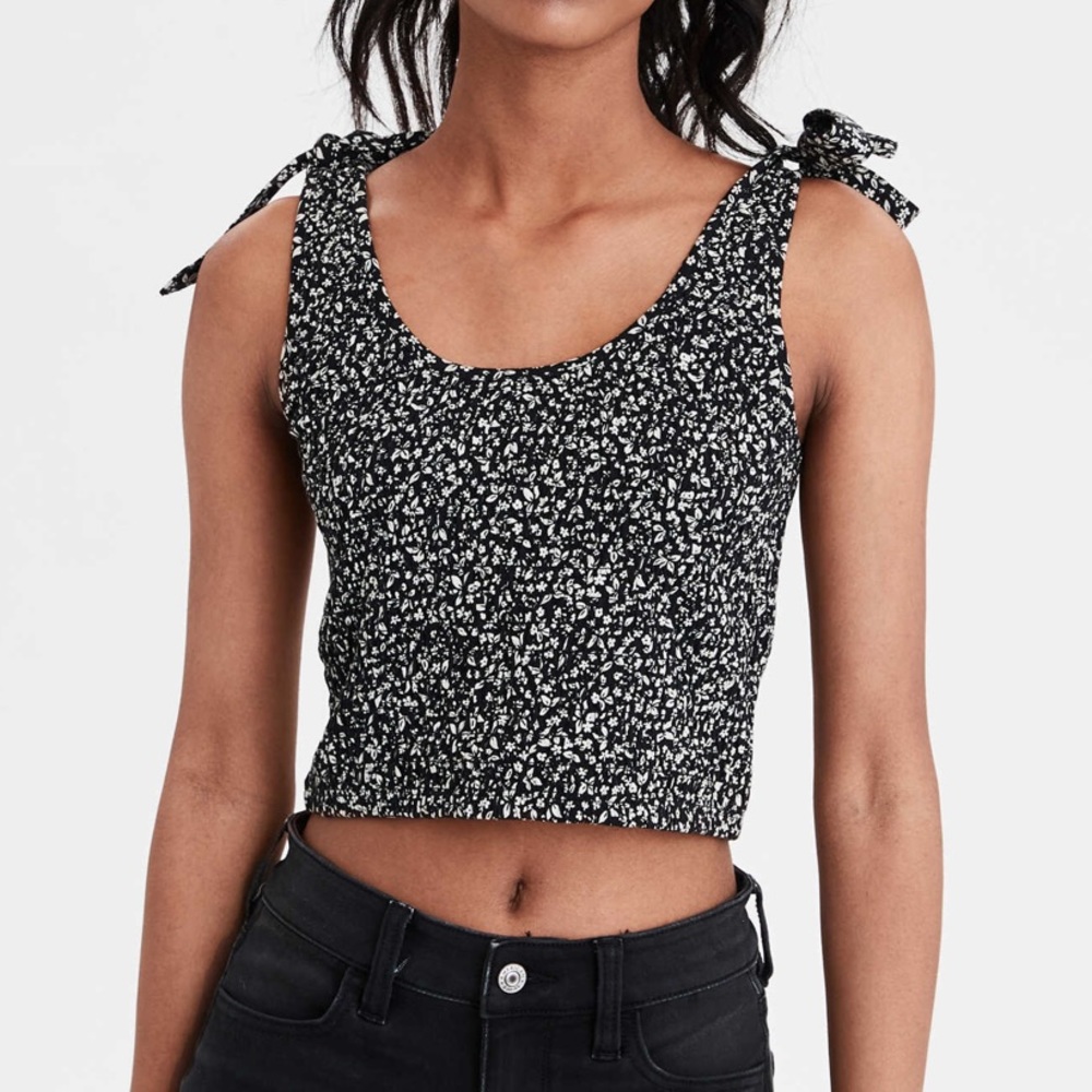 AE Smocked B&W Floral Cropped Tank M